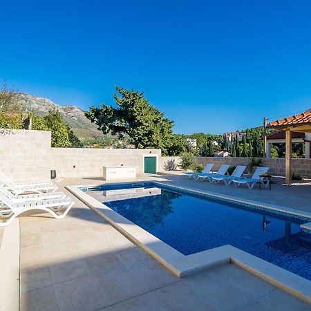 Residence & Pool Villa Schwarz Suites ซัฟทัท ห้อง รูปภาพ