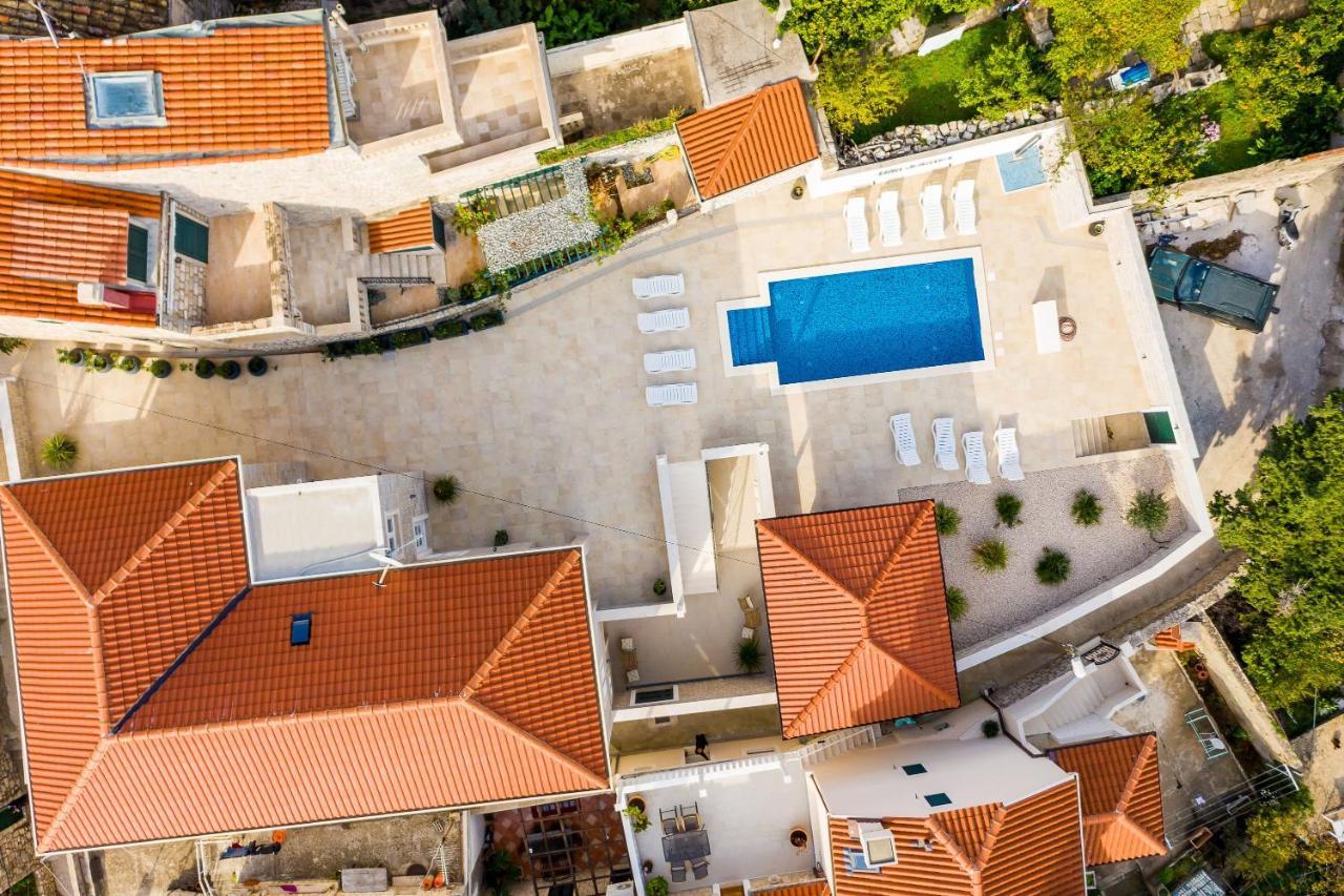 Residence & Pool Villa Schwarz Suites ซัฟทัท ภายนอก รูปภาพ