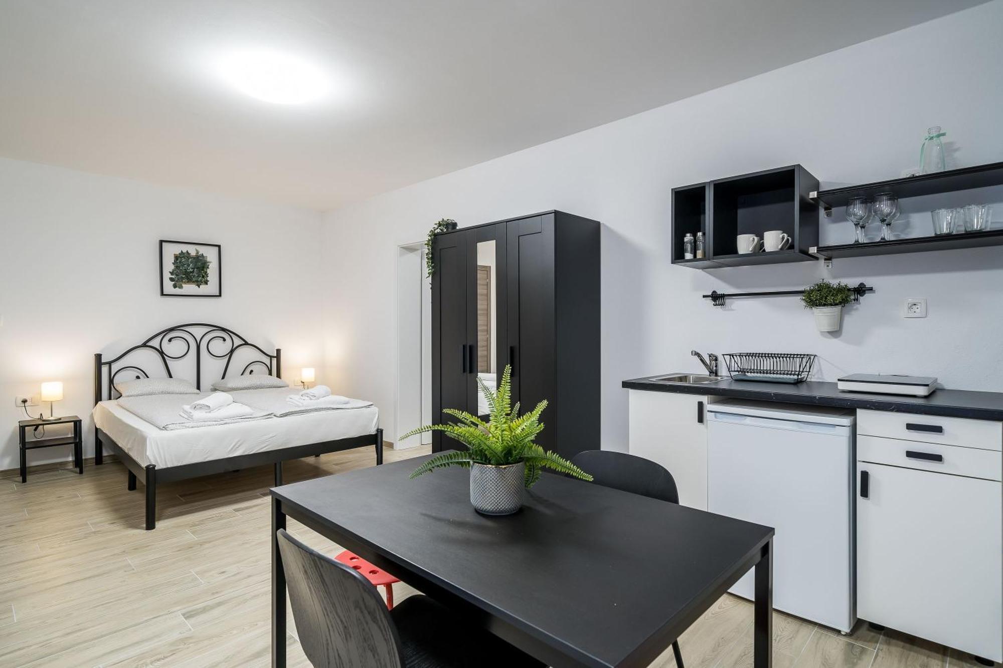 Residence & Pool Villa Schwarz Suites ซัฟทัท ห้อง รูปภาพ
