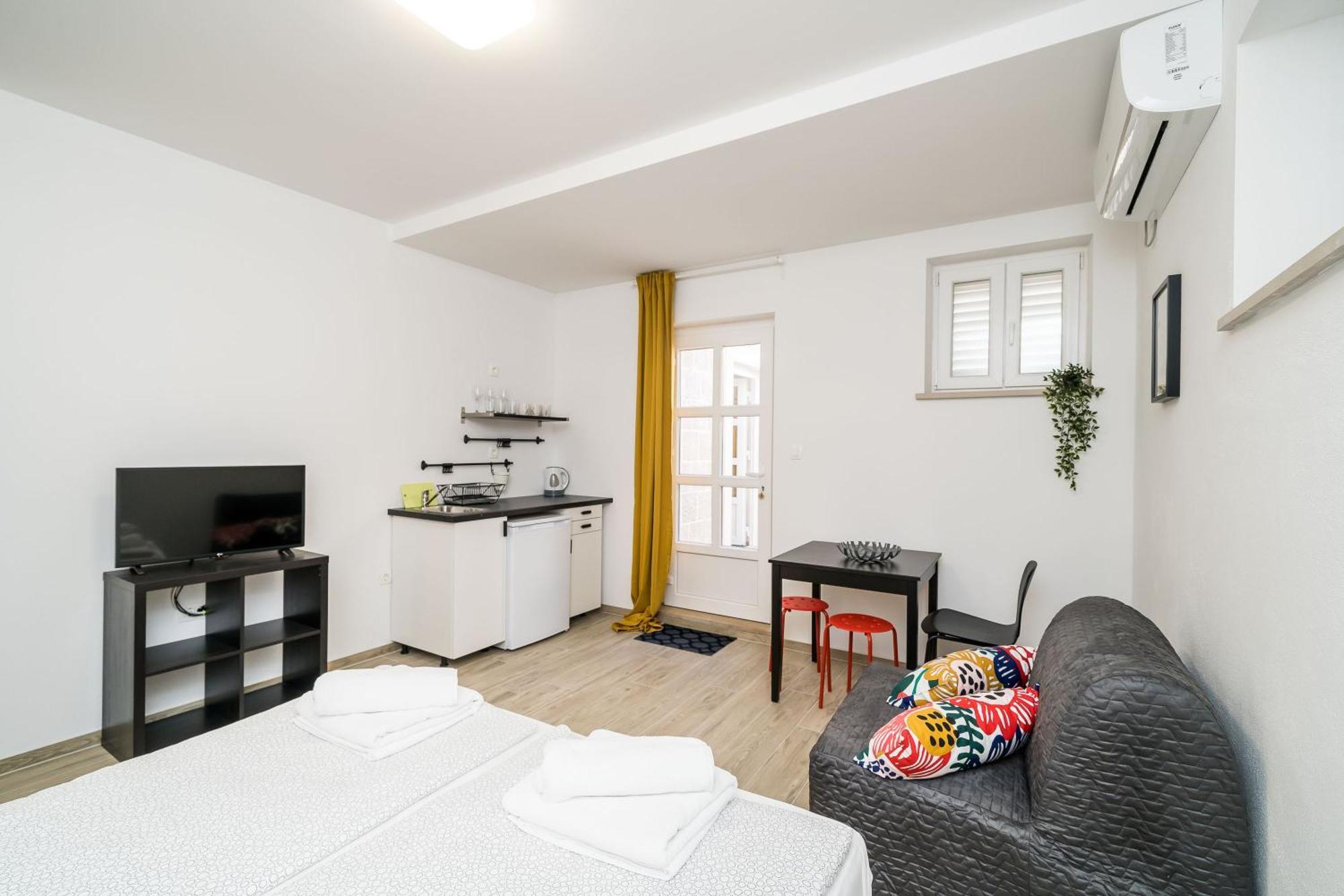 Residence & Pool Villa Schwarz Suites ซัฟทัท ห้อง รูปภาพ
