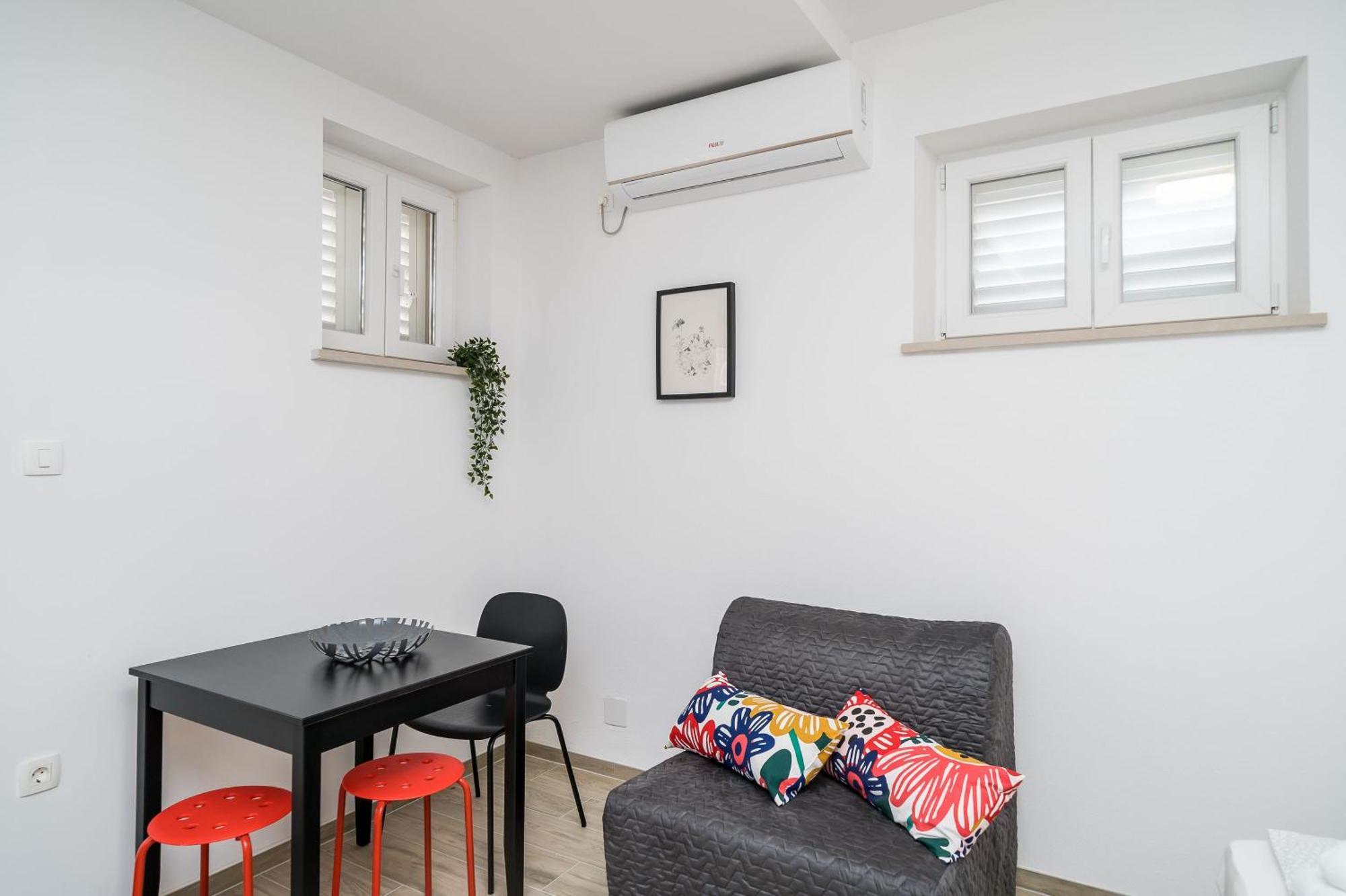 Residence & Pool Villa Schwarz Suites ซัฟทัท ห้อง รูปภาพ