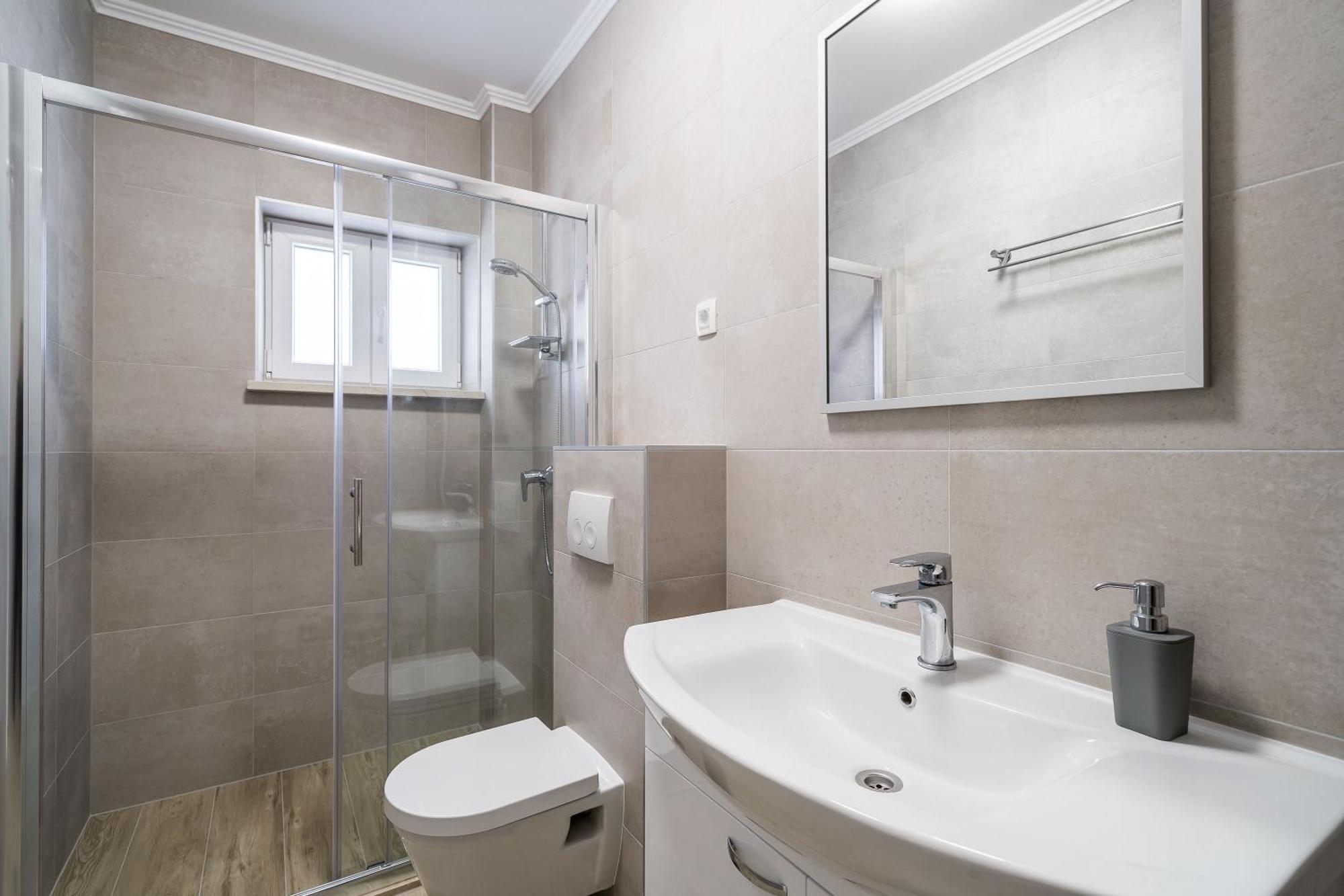 Residence & Pool Villa Schwarz Suites ซัฟทัท ห้อง รูปภาพ