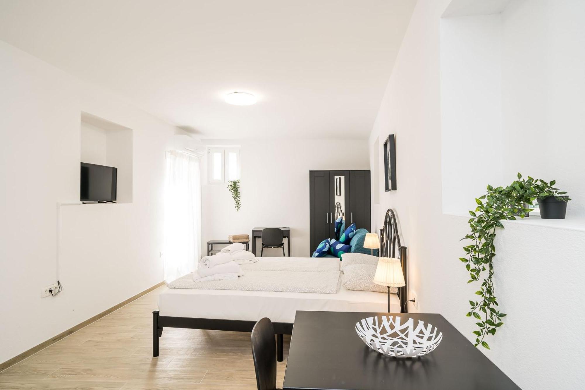 Residence & Pool Villa Schwarz Suites ซัฟทัท ห้อง รูปภาพ